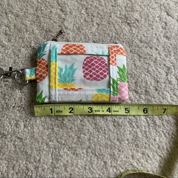 Pineapple ID Wallet with Breakaway Lanyard - Picture 7 of 9